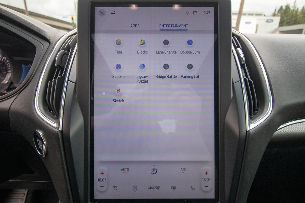 2024 Ford Edge Titanium AWD Photo5