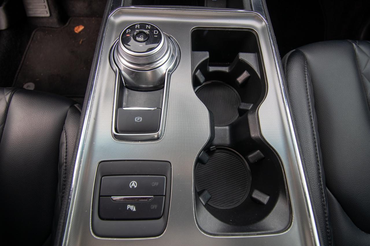 2024 Ford Edge Titanium AWD Photo5