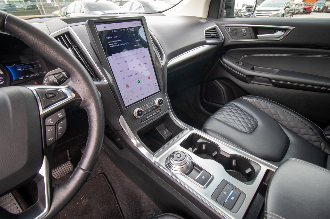 2024 Ford Edge Titanium AWD Photo5