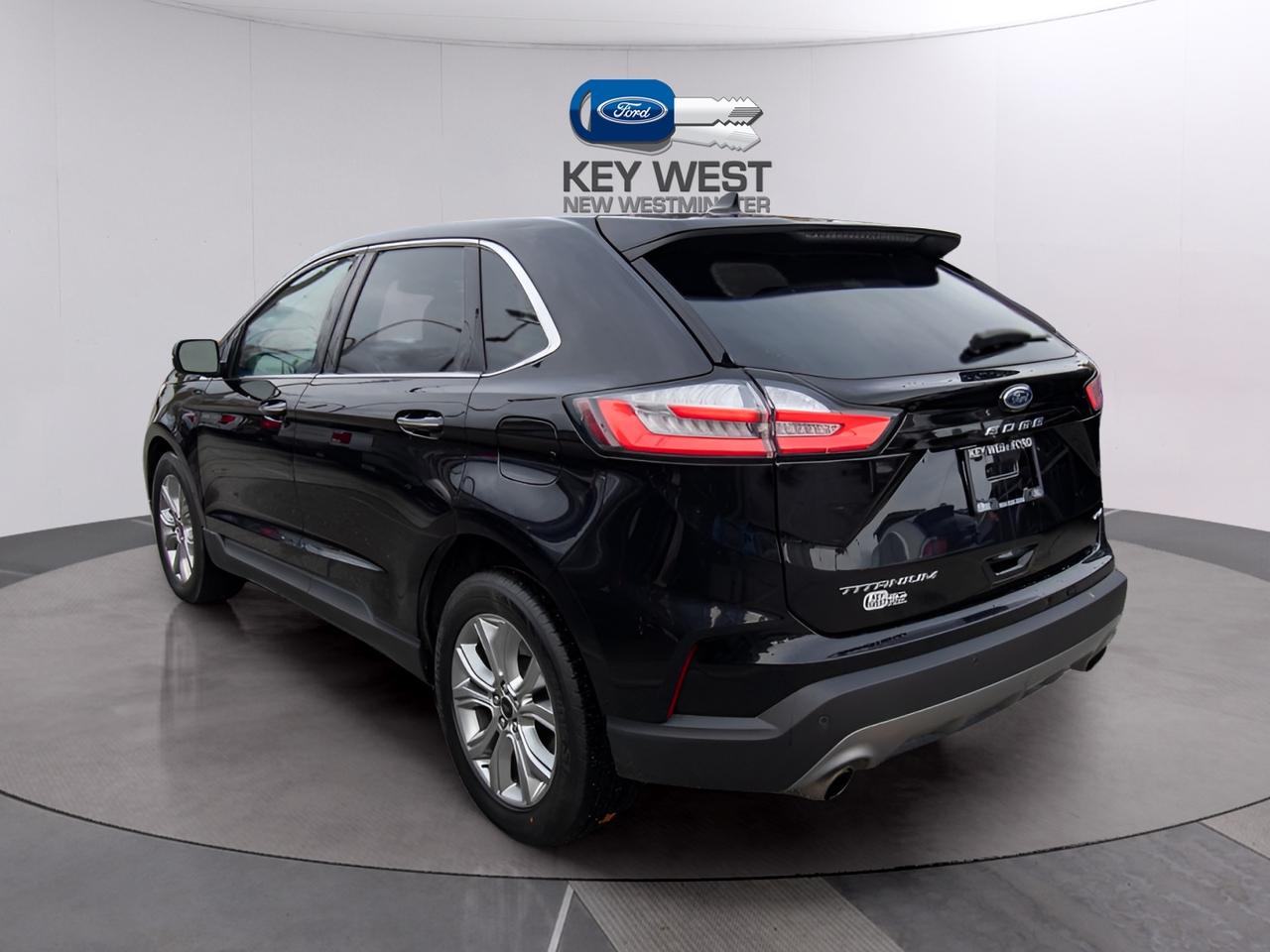 2024 Ford Edge Titanium AWD Photo2