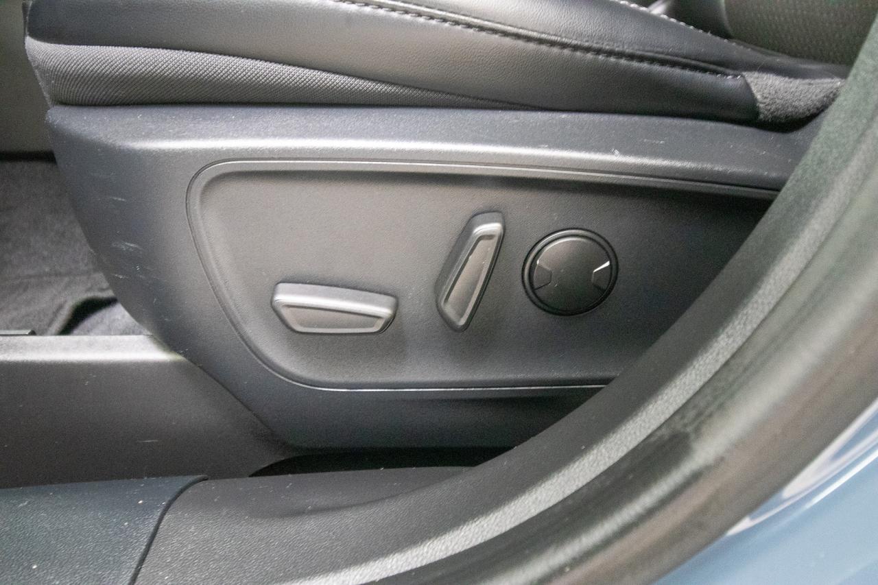 2024 Ford Escape PHEV Photo5