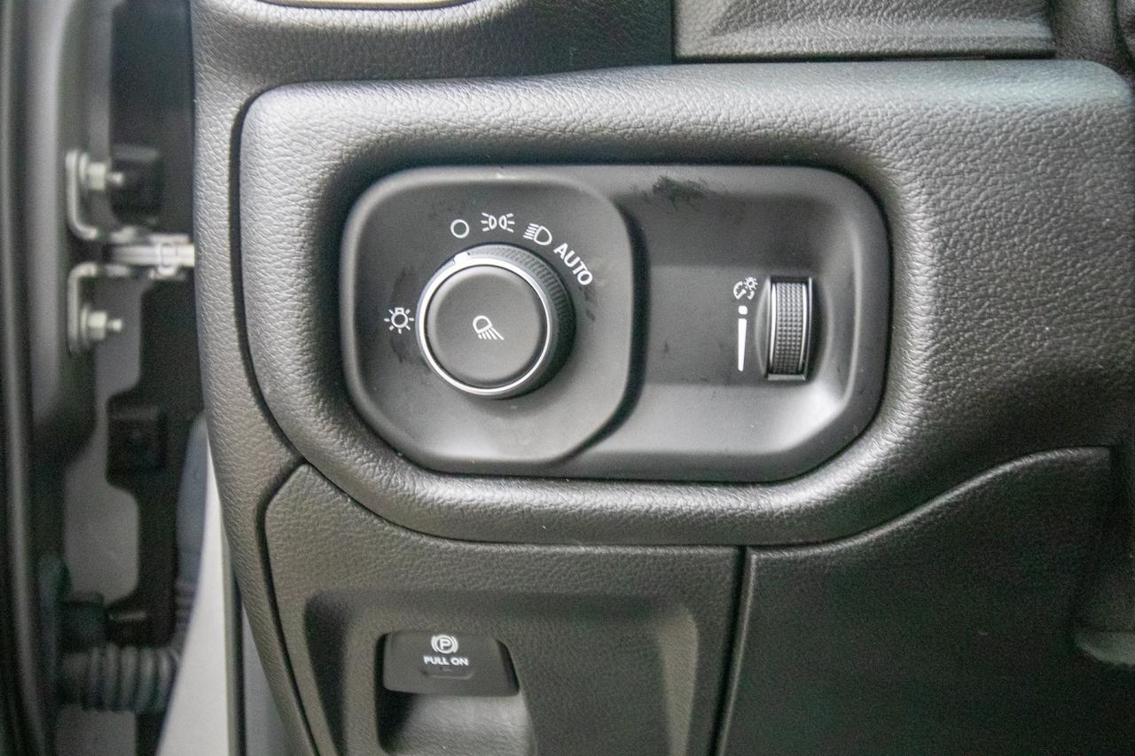 2020 RAM 1500 Tradesman 4x4 Crew Cab 5'7" Box Photo5