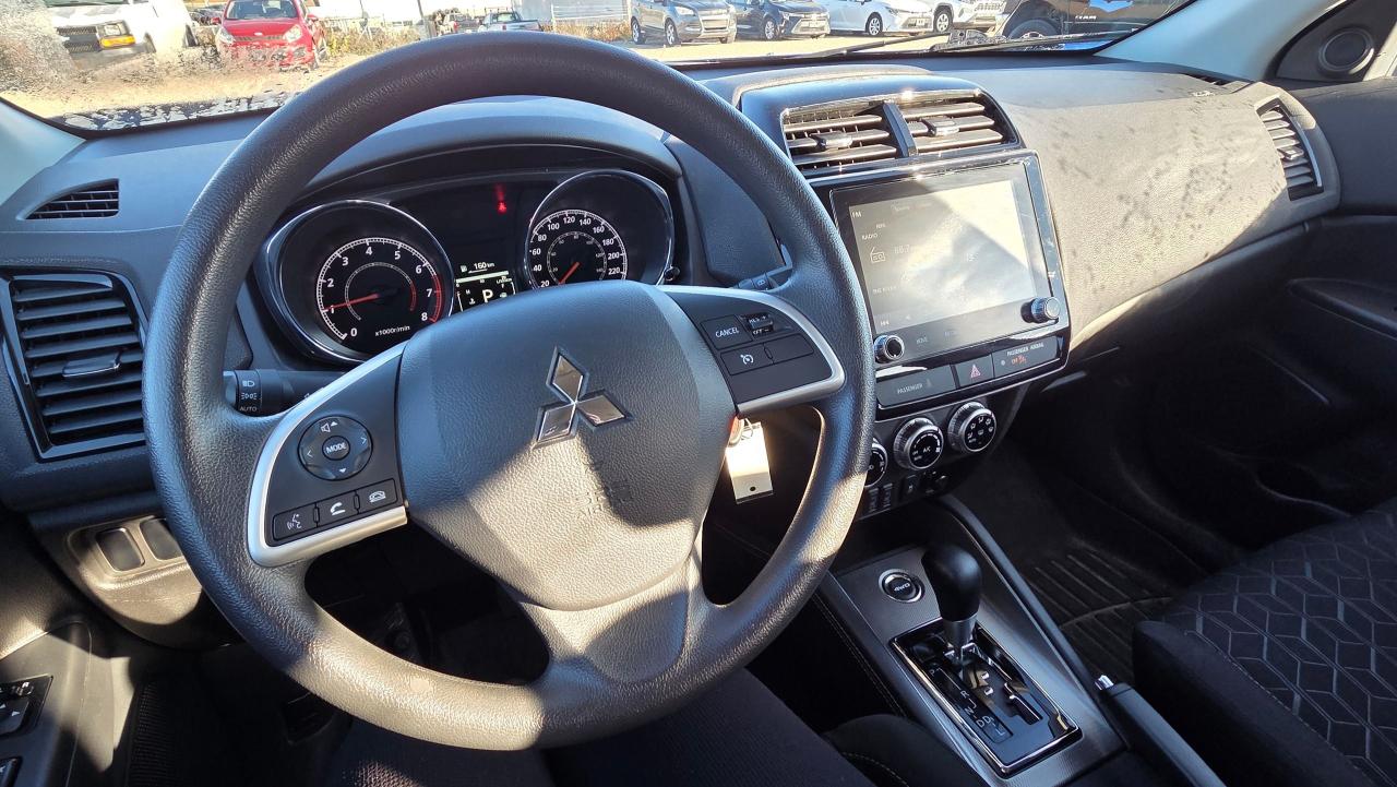 2023 Mitsubishi RVR ES - Photo #11