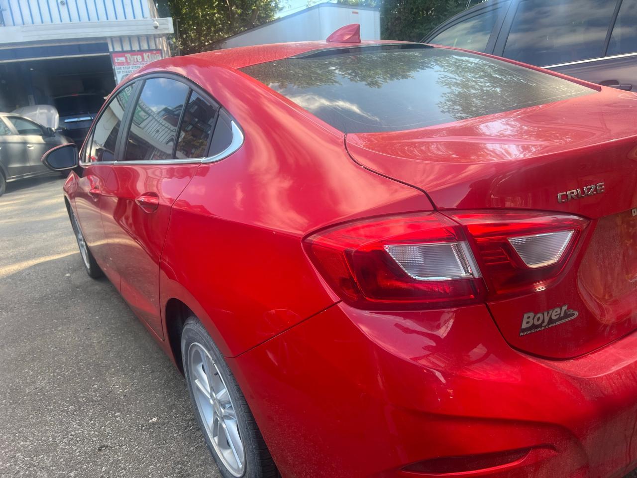 2017 Chevrolet Cruze LT Photo4