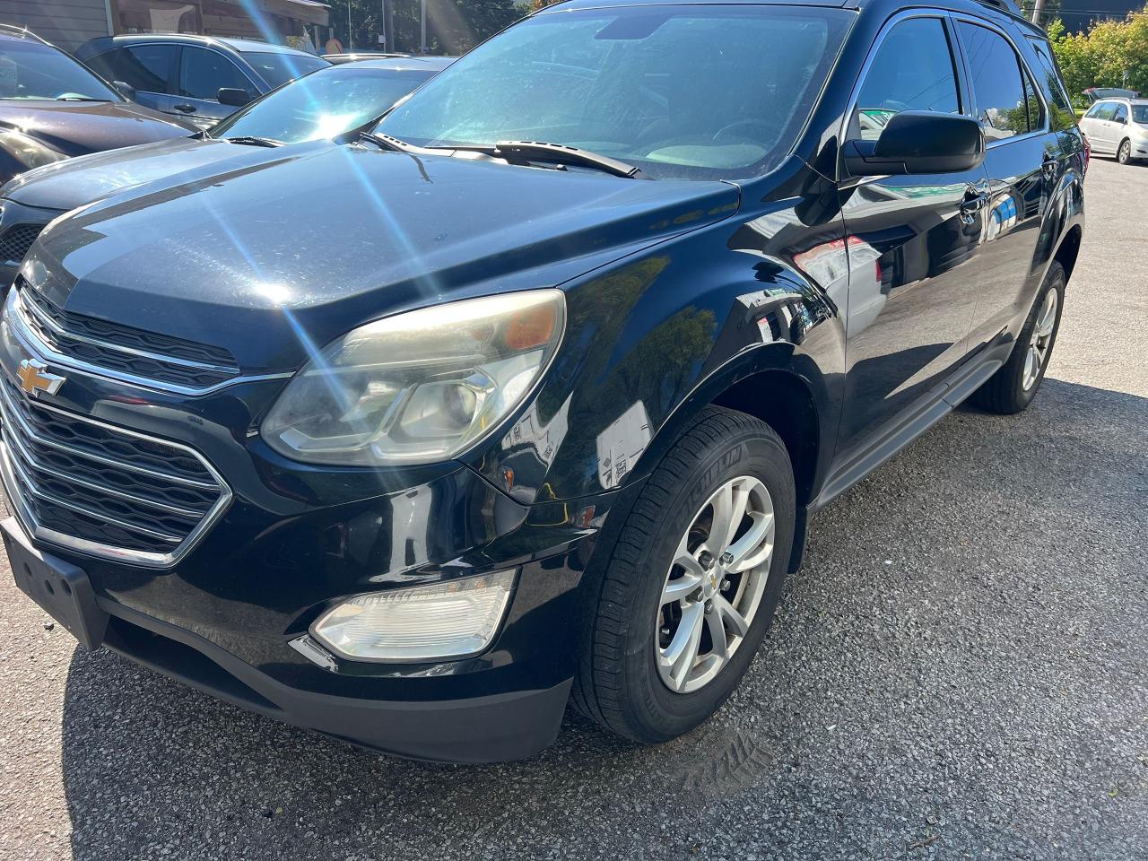 2017 Chevrolet Equinox LT Photo2