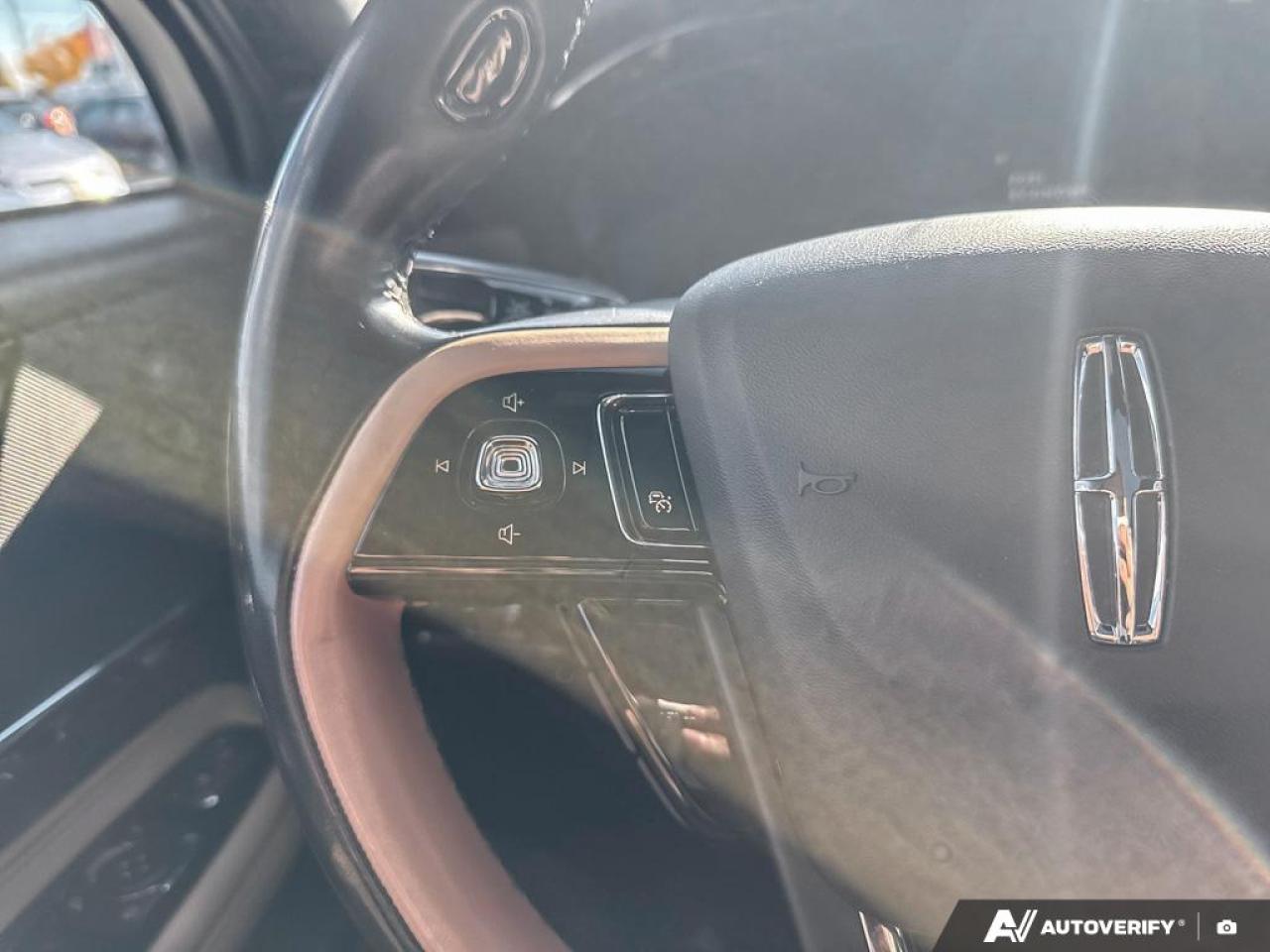 2021 Lincoln Corsair RESERVE / AWD / PANO ROOF / NO ACCIDENTS - Photo #21