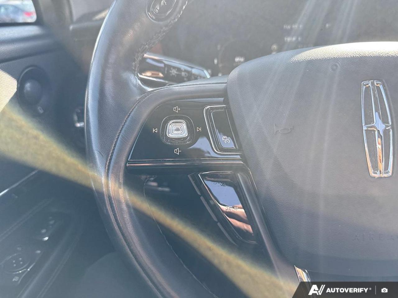 2021 Lincoln Corsair RESERVE / AWD/ PANO ROOF / NO ACCIDENTS Photo