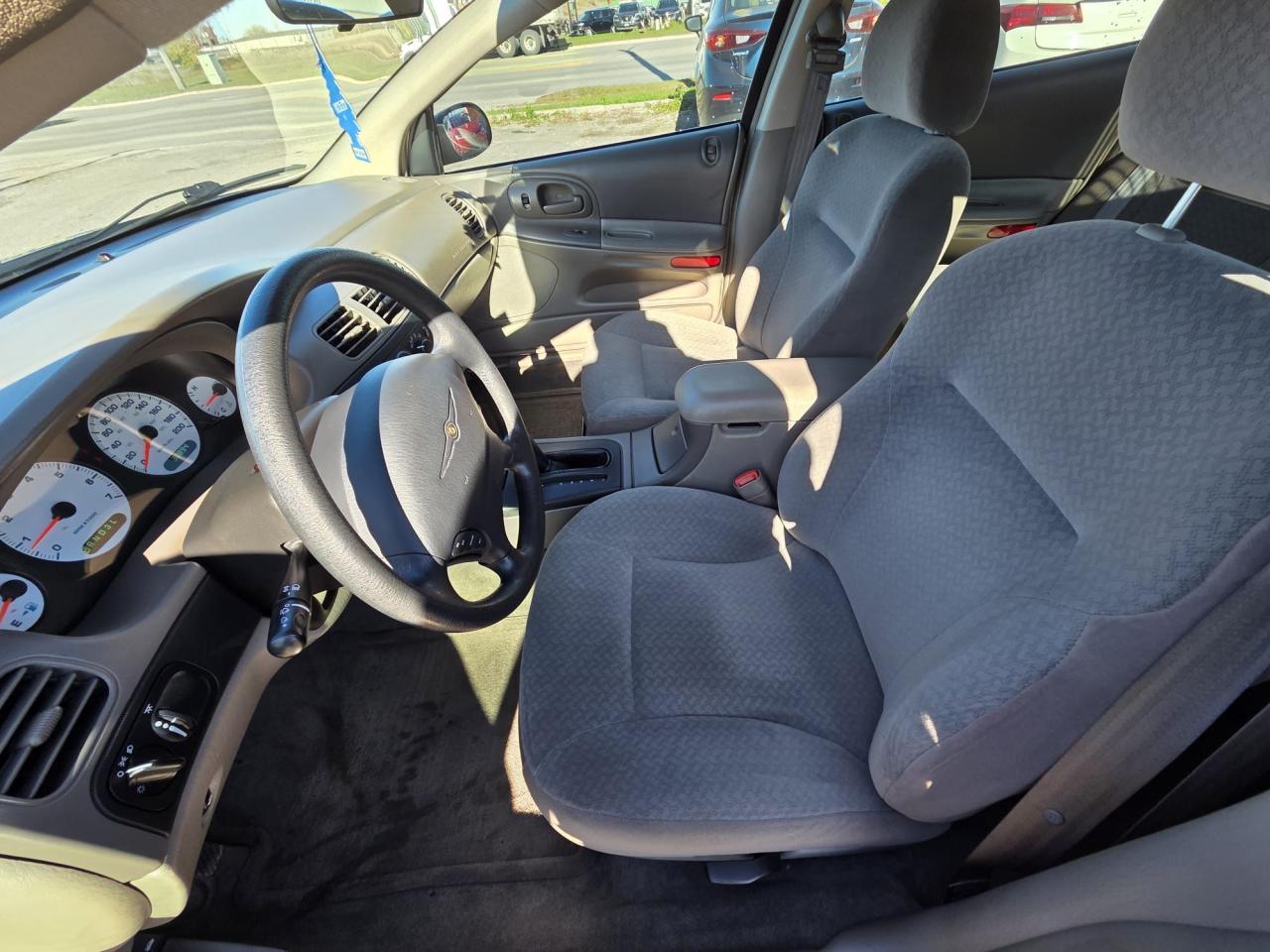 2002 Chrysler Intrepid SE, V6, ONLY 36,000KMS, VERY CLEAN, CERTIFIED - Photo #9