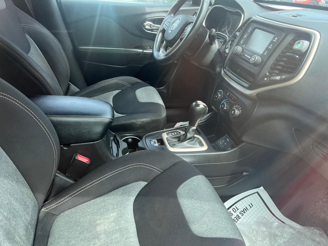 2014 Jeep Cherokee Sport Photo4