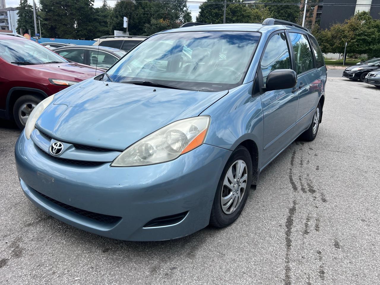 2008 Toyota Sienna CE Photo2