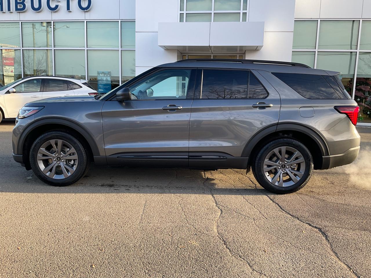 2026 Ford Explorer Active Photo4