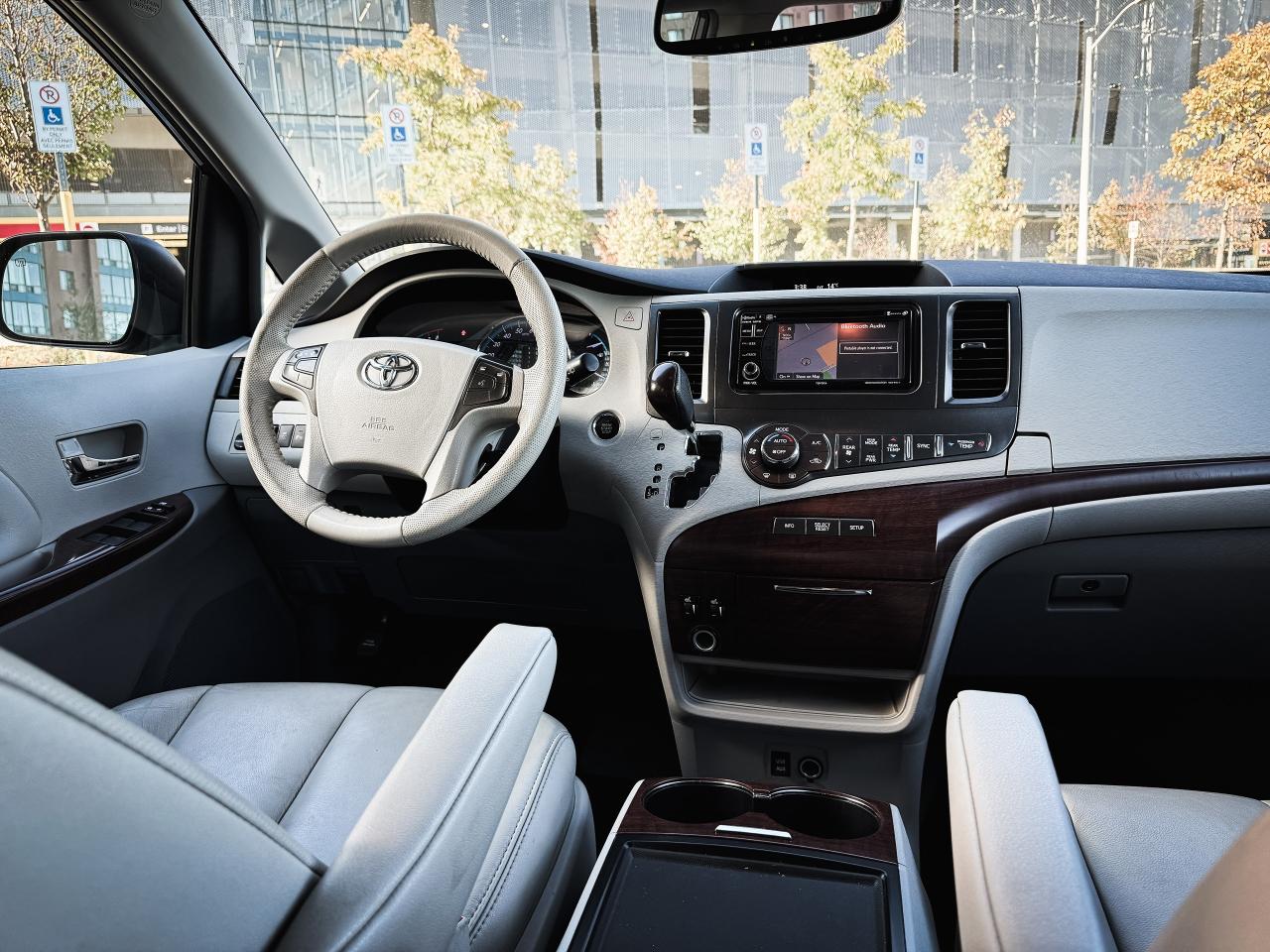 2014 Toyota Sienna 5dr XLE 7-Pass FWD | CLEAN TITLE | - Photo #11