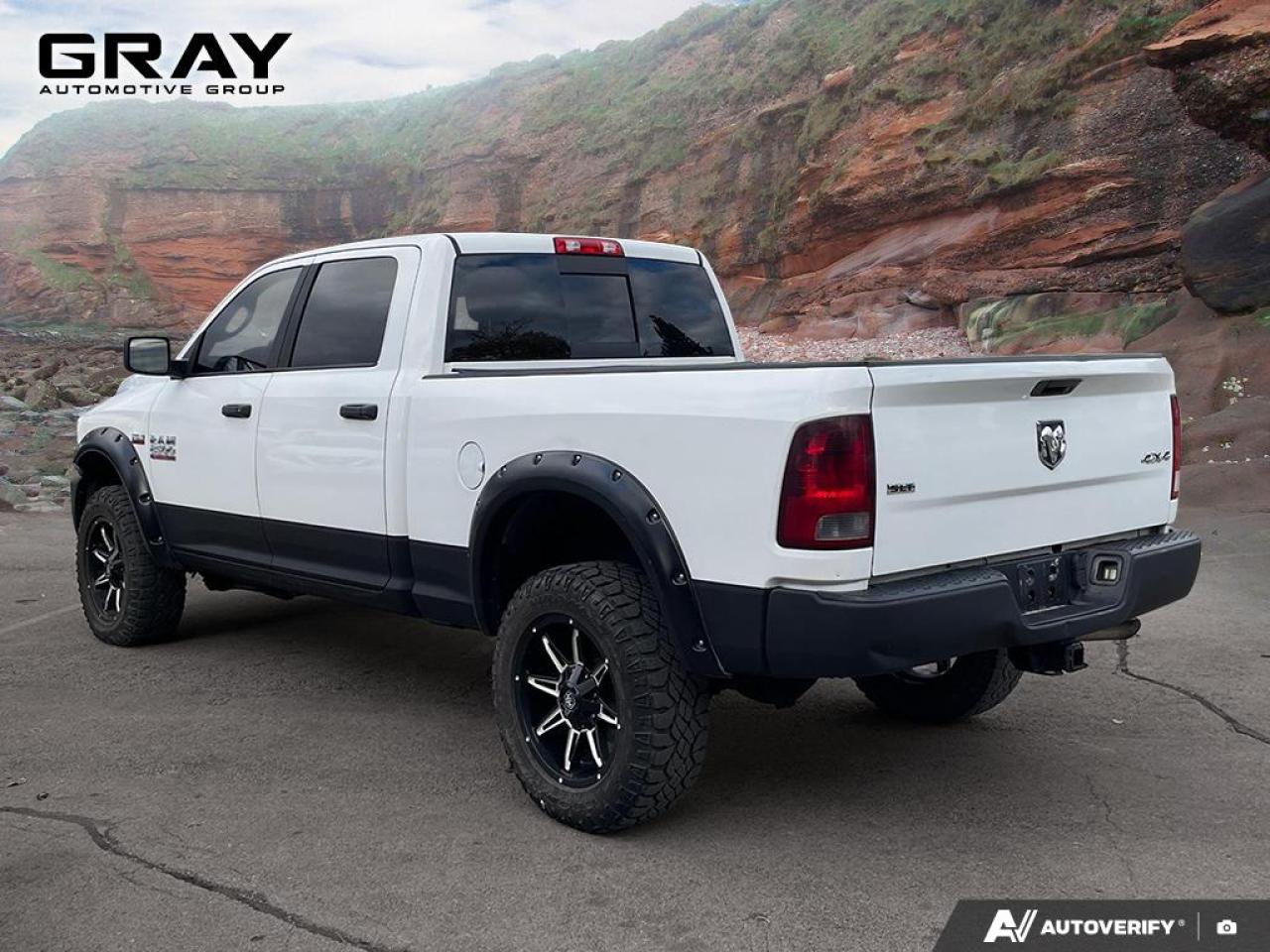 2015 RAM 2500 SLT - Photo #3