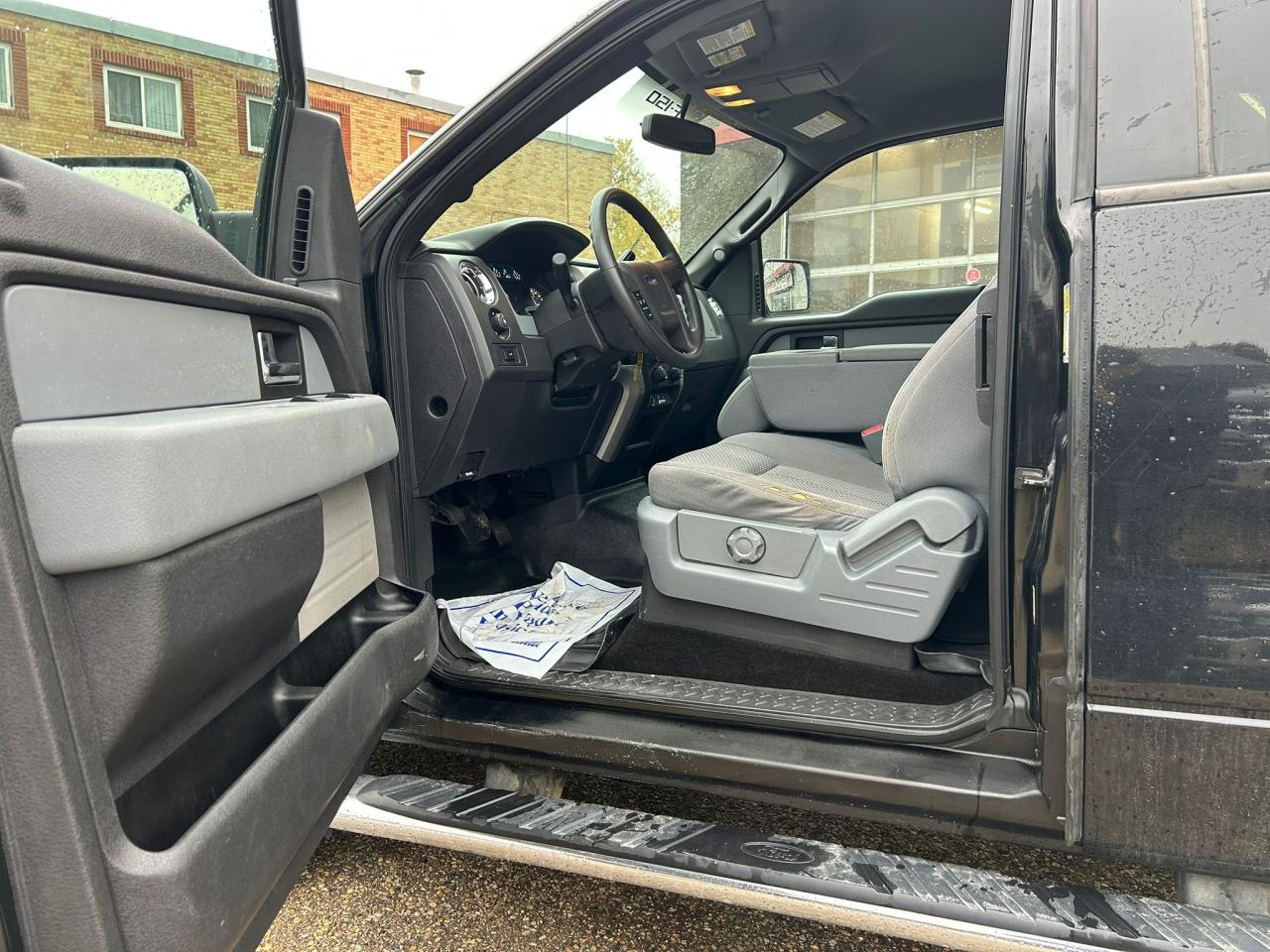 2012 Ford F-150 4WD SUPERCAB 145" XLT - Photo #4