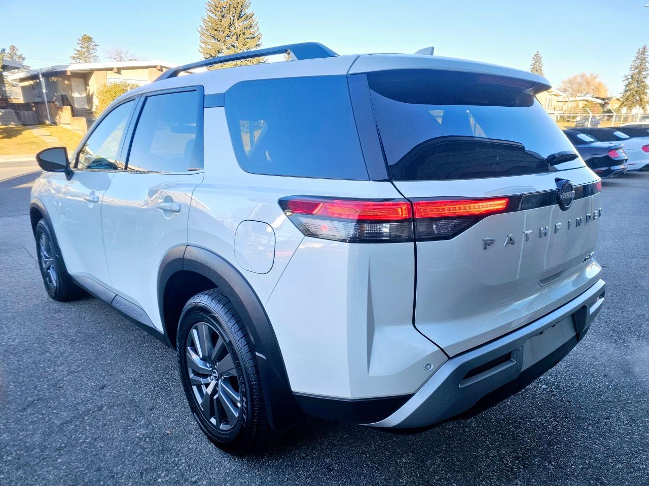 2024 Nissan Pathfinder SV 4WD | 3.5L V6 | 8 Passenger - Photo #12