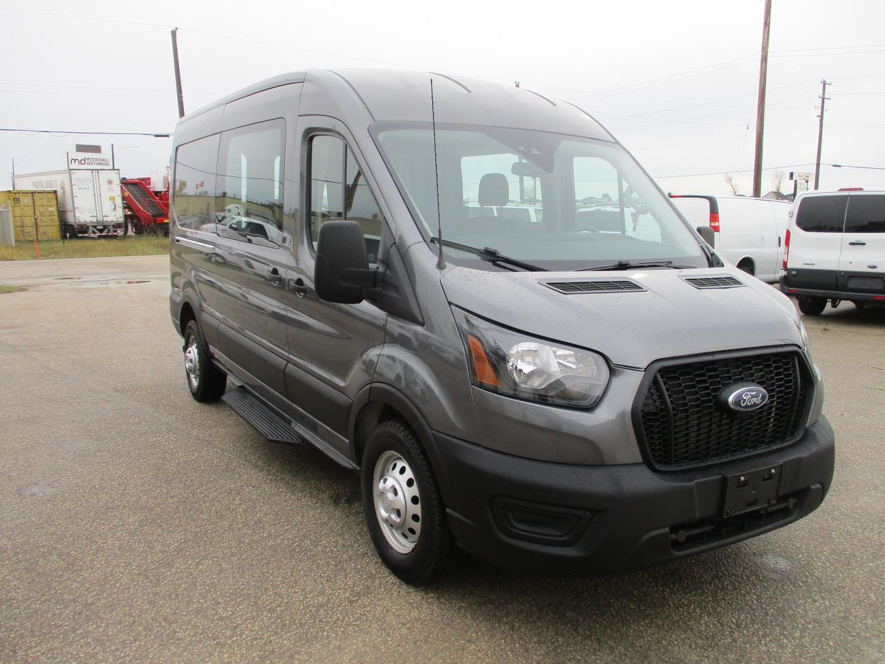 2021 Ford Transit 250  - Photo #3