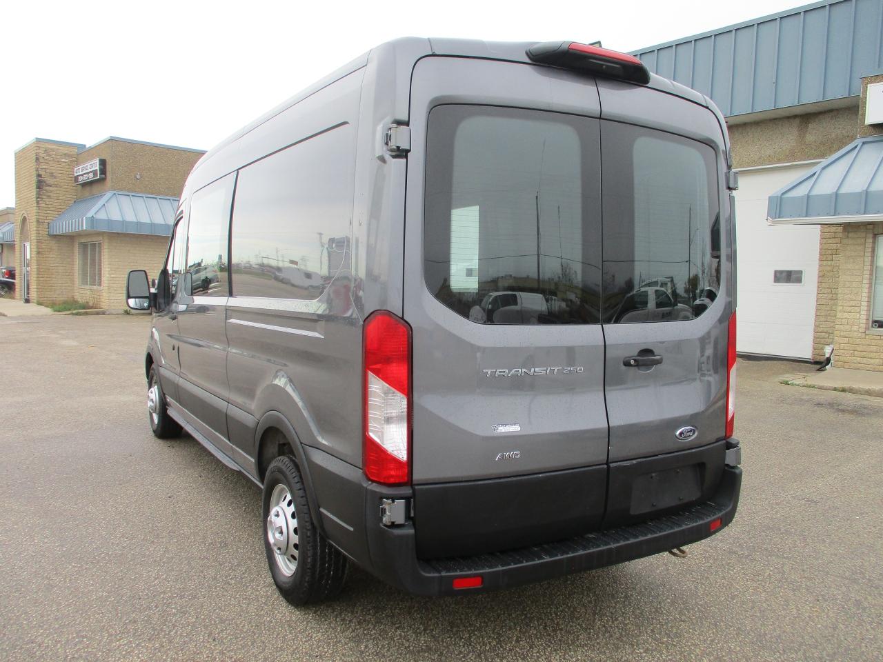 2021 Ford Transit 250  - Photo #6