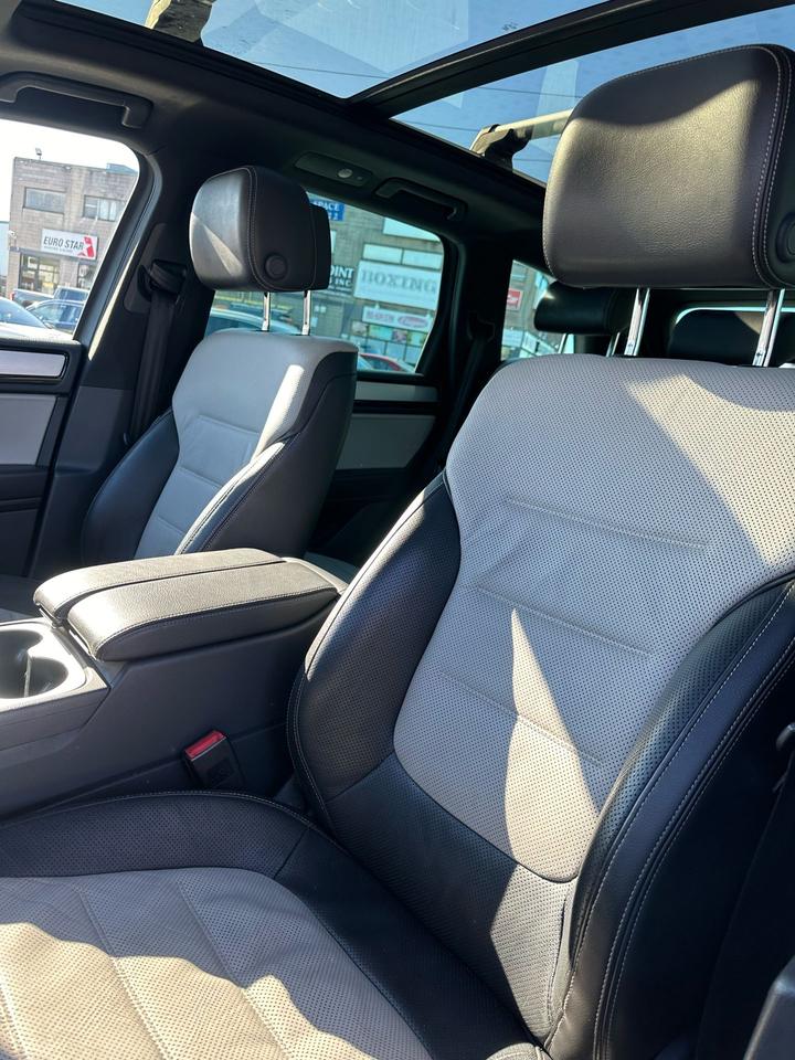2017 Volkswagen Touareg Wolfsburg Edition Photo