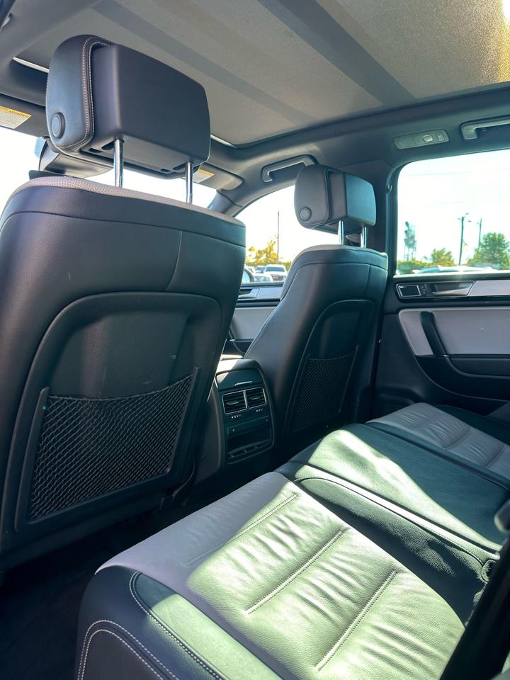2017 Volkswagen Touareg Wolfsburg Edition Photo
