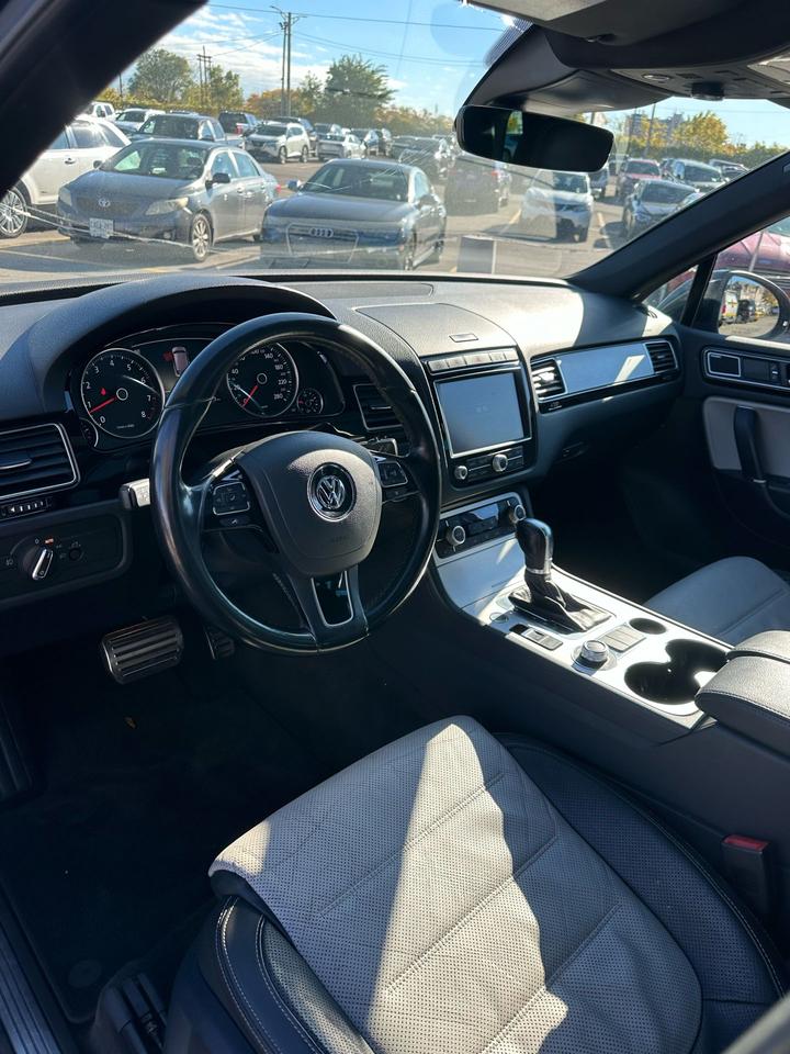 2017 Volkswagen Touareg Wolfsburg Edition Photo