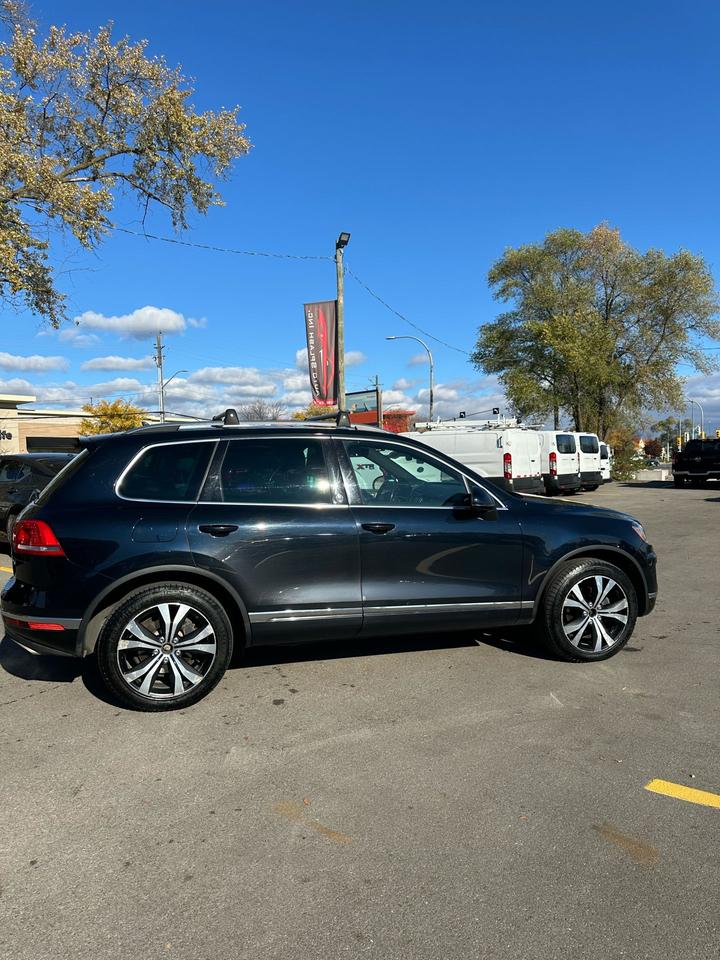 2017 Volkswagen Touareg Wolfsburg Edition Photo