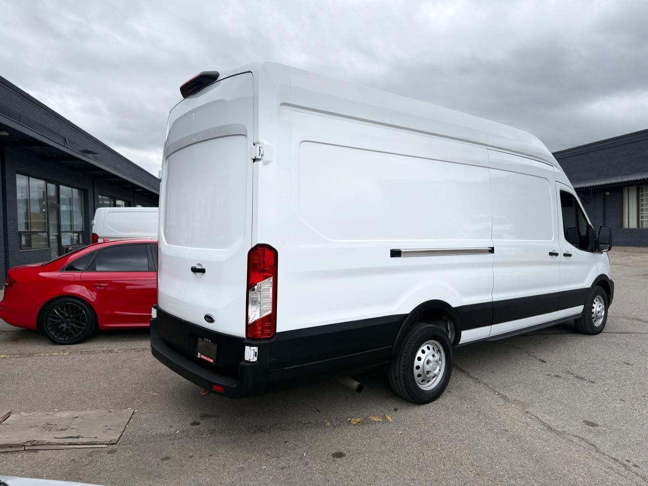 2022 Ford Transit Cargo Van T-250 148" EL Hi Rf 9070 GVWR AWD - Photo #4