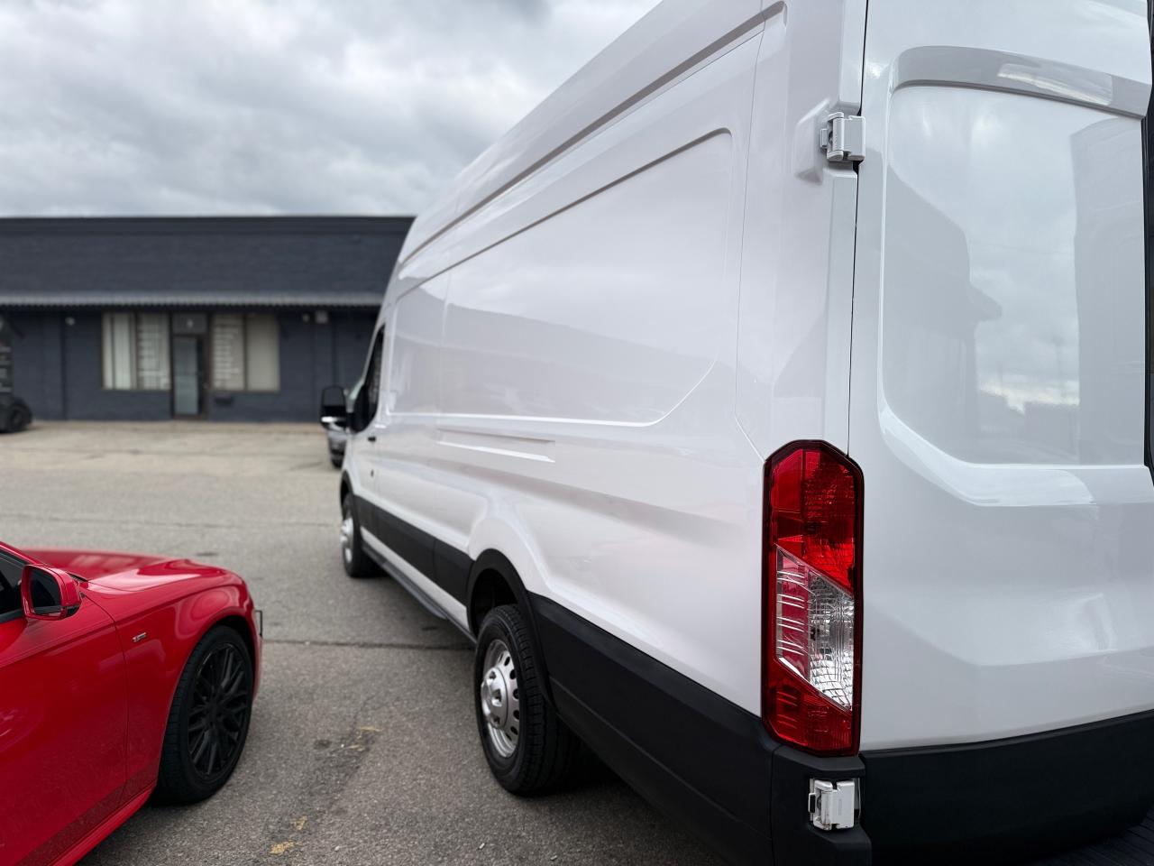 2022 Ford Transit Cargo Van T-250 148" EL Hi Rf 9070 GVWR AWD - Photo #7