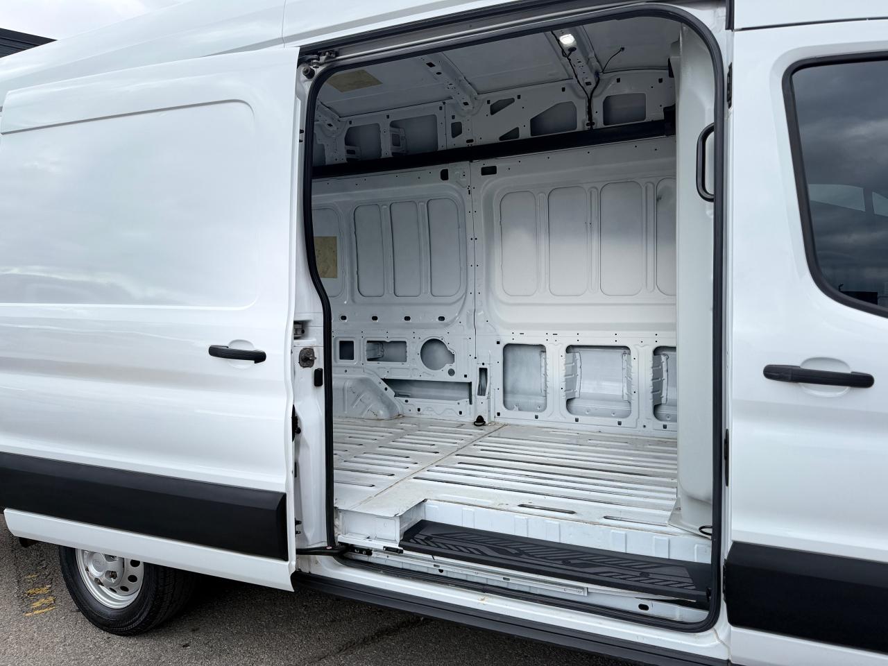 2022 Ford Transit Cargo Van T-250 148" EL Hi Rf 9070 GVWR AWD - Photo #15