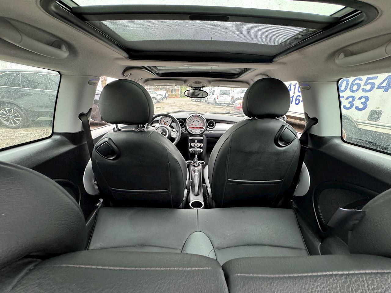 2008 MINI Cooper Hardtop  Photo