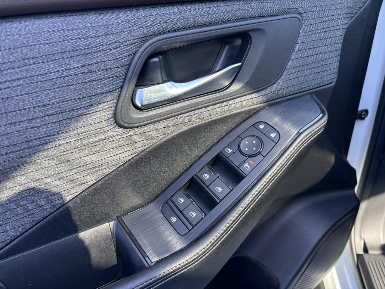 2023 Nissan Rogue SV *No Accidents* Photo