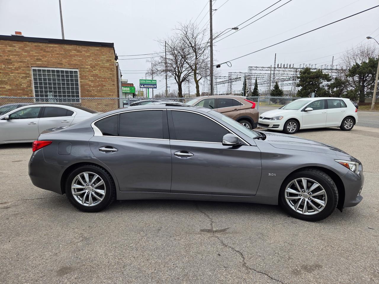 2017 Infiniti Q50 3.0t Premium AWD - Photo #5