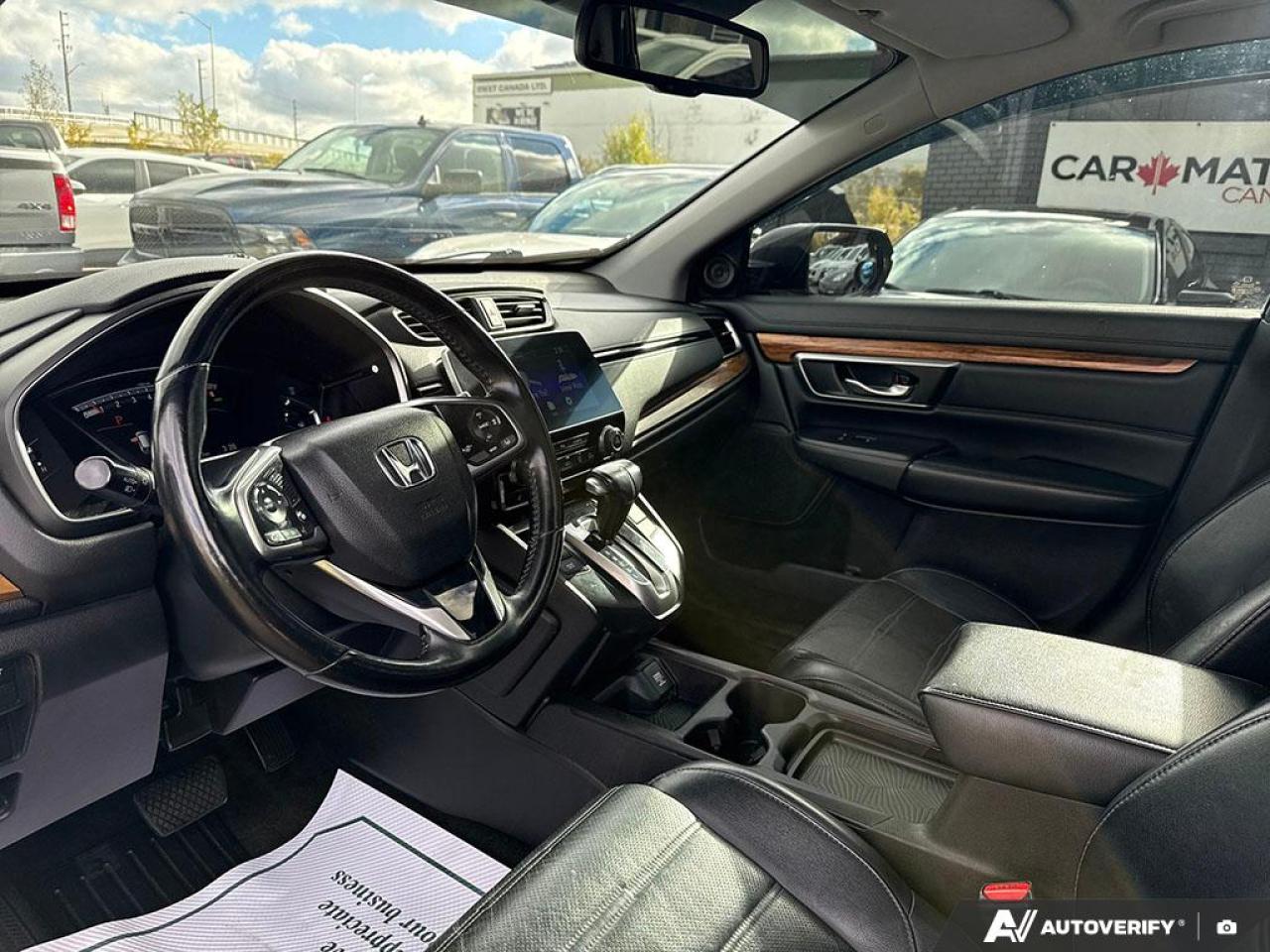 2018 Honda CR-V TOURING / NAV / PANO ROOF / LEATHER / AWD / LOADED Photo