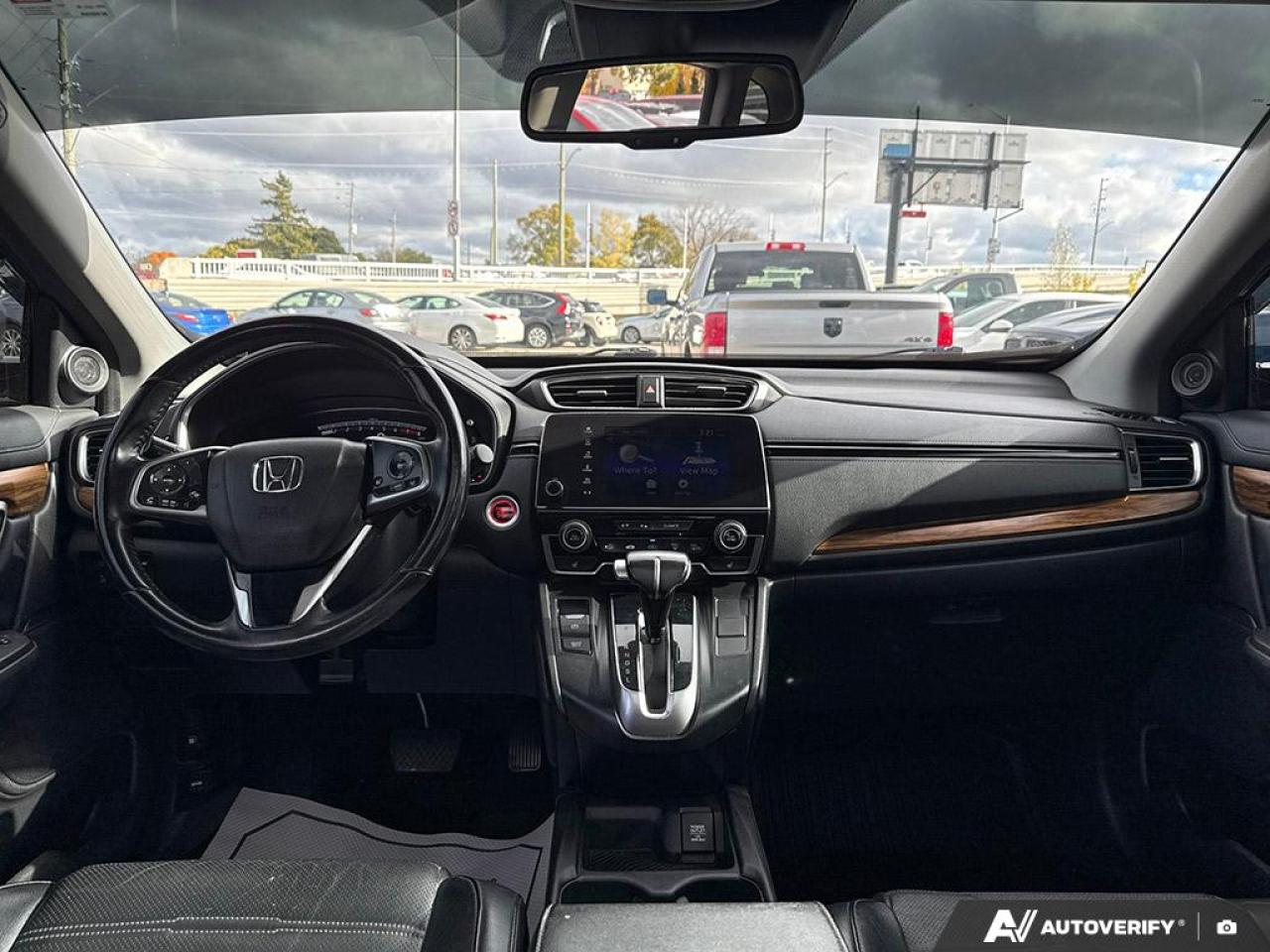 2018 Honda CR-V TOURING / NAV / PANO ROOF / LEATHER / AWD / LOADED Photo