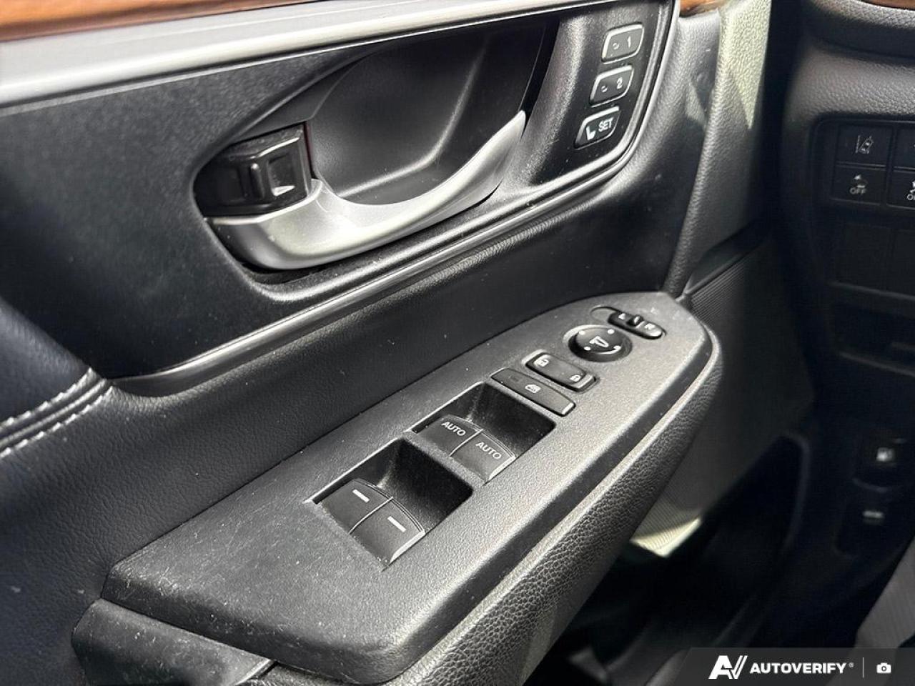 2018 Honda CR-V TOURING / NAV / PANO ROOF / LEATHER / AWD / LOADED Photo