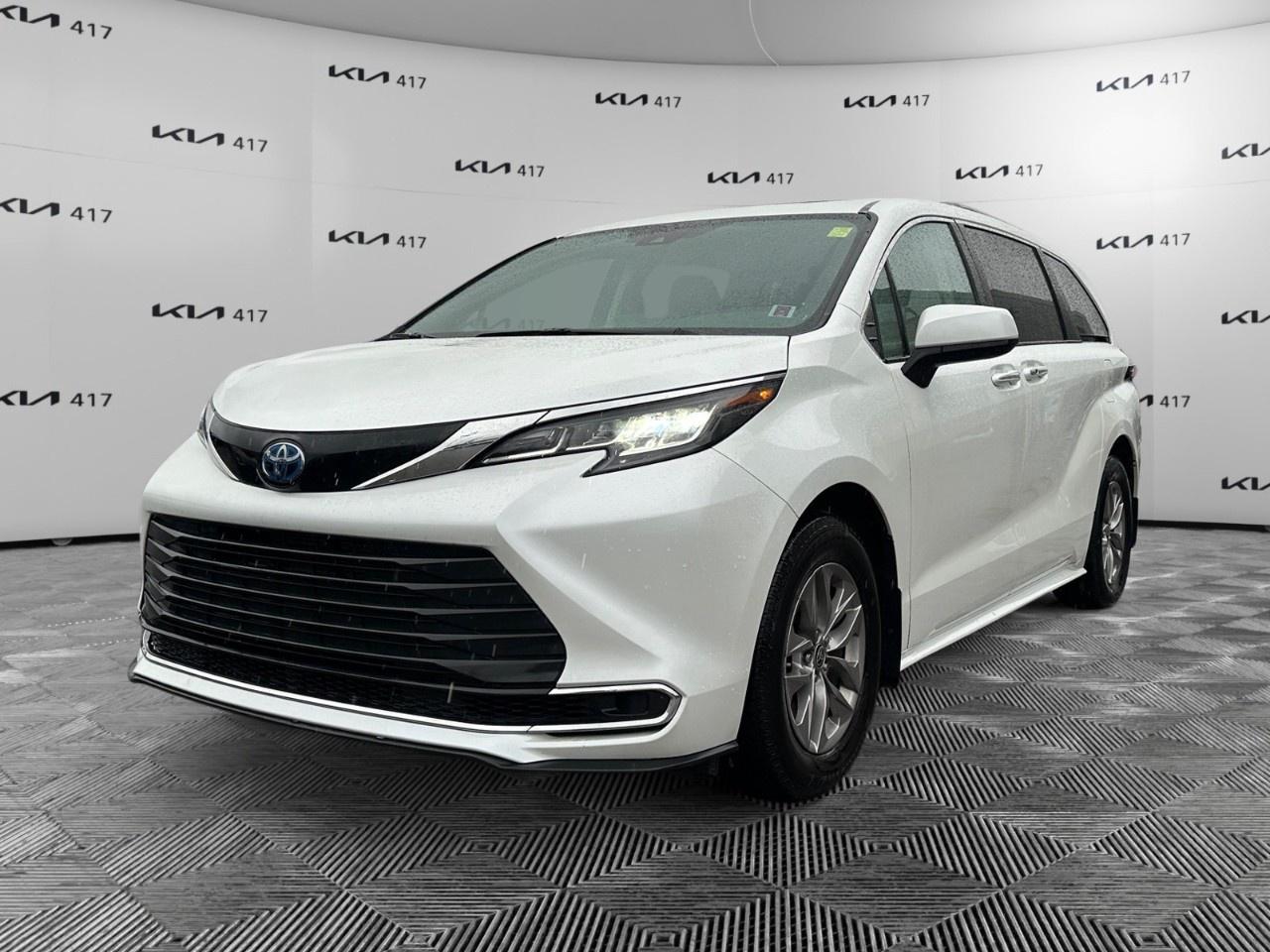 Used 2022 Toyota Sienna XLE 8-Passenger FWD for sale in Gloucester, ON