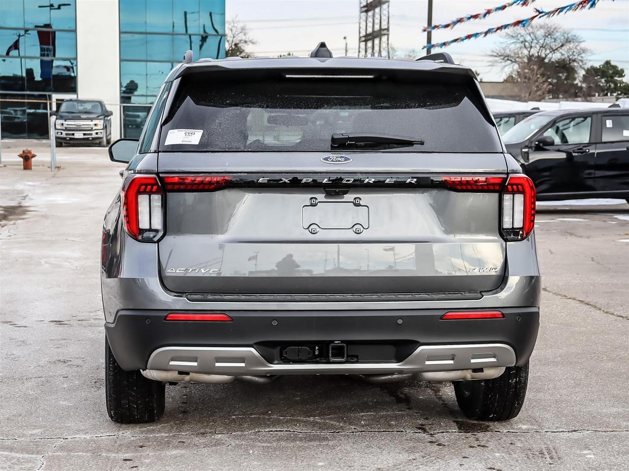 2026 Ford Explorer Active Photo4