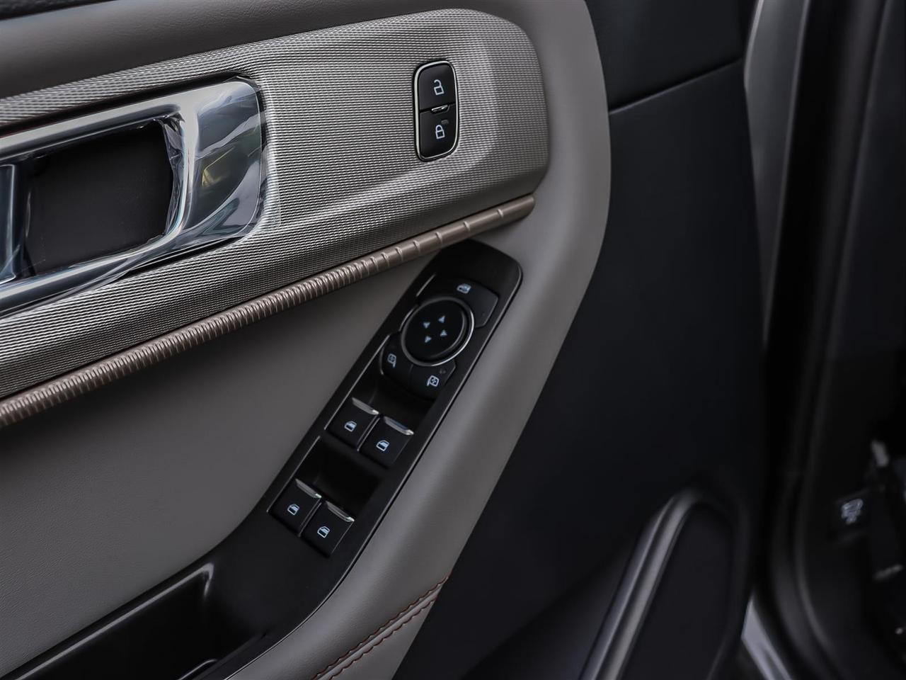 2026 Ford Explorer Active Photo