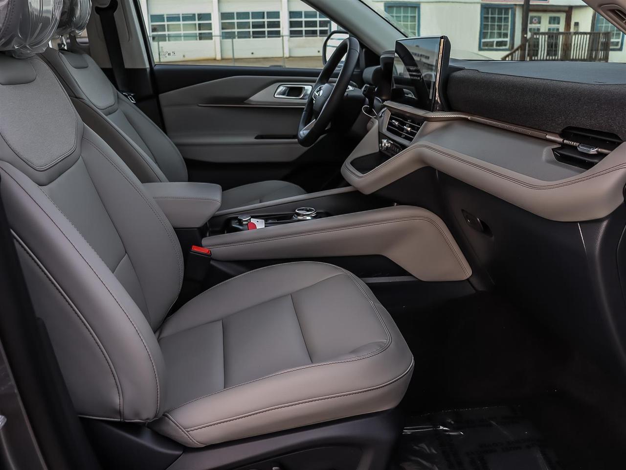 2026 Ford Explorer Active Photo