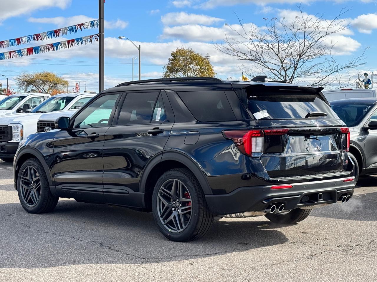 2026 Ford Explorer ST Photo4