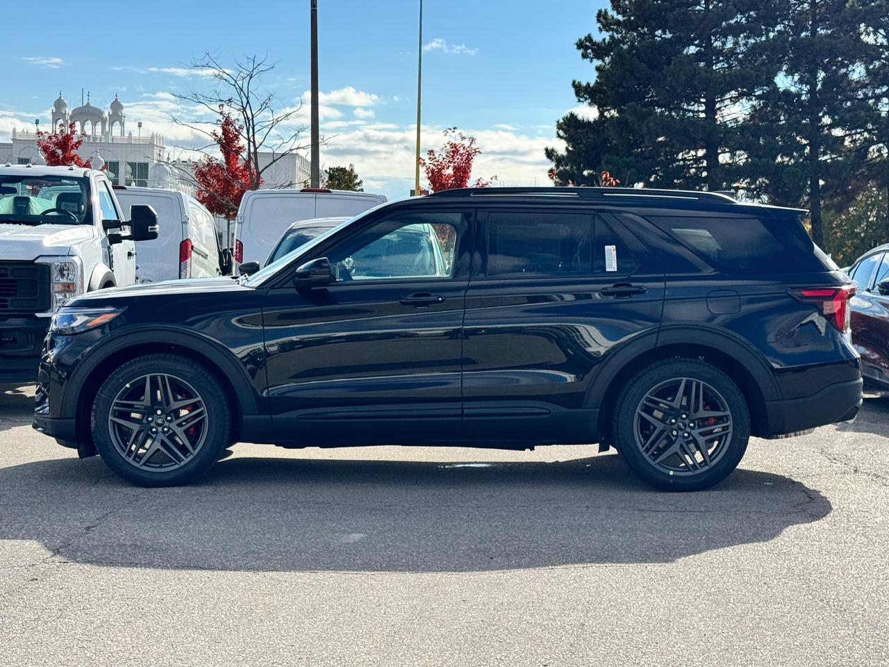 2026 Ford Explorer ST Photo3