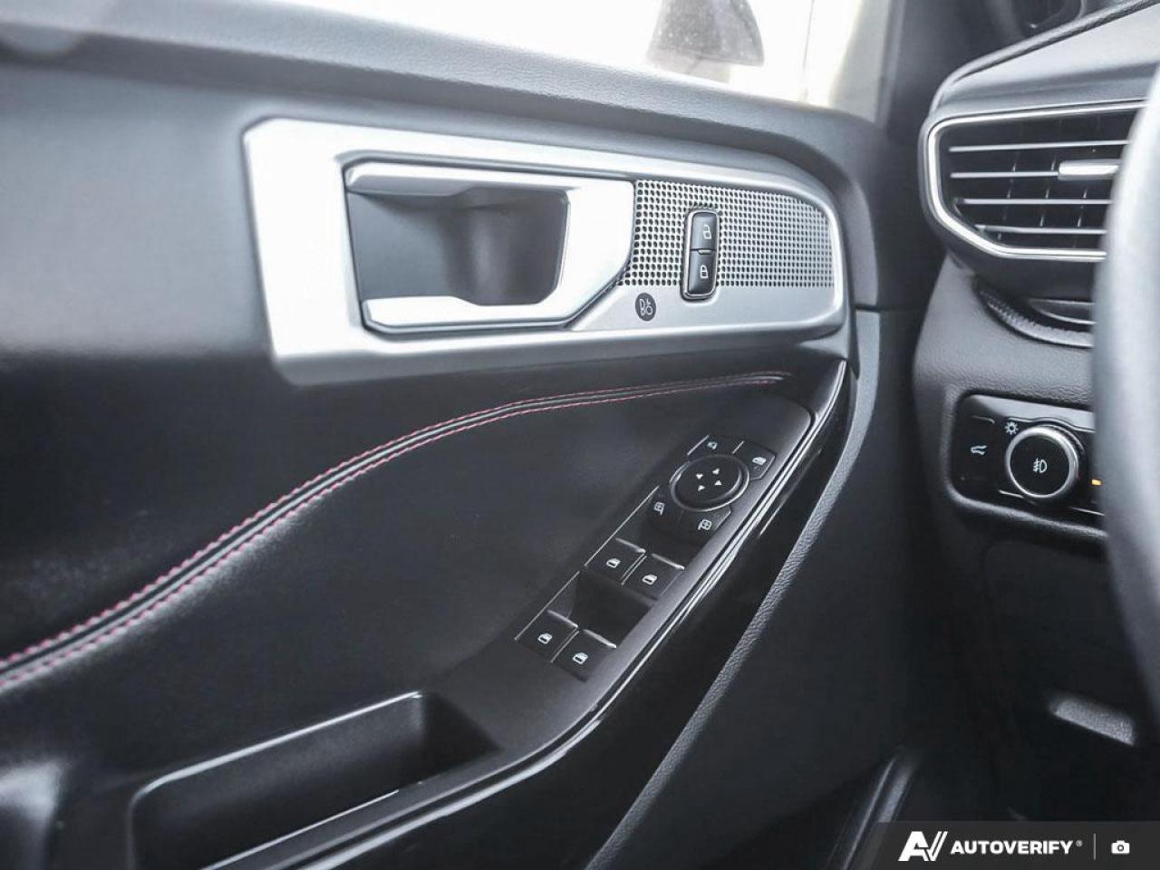 2023 Ford Explorer ST-Line Photo