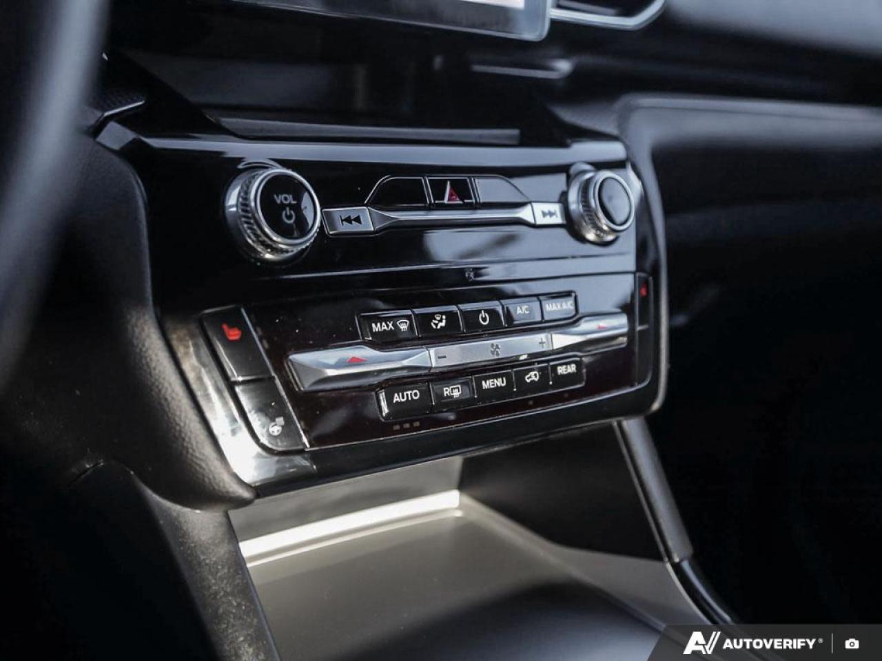 2023 Ford Explorer ST-Line Photo