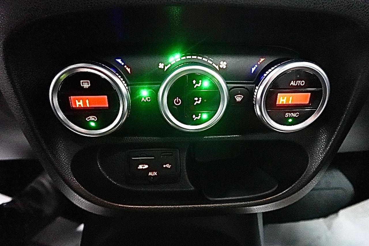 2014 Fiat 500L LOUNGE,LOW KM,NO ACCIDENT.PANO ROOF,NAVI,ONE OWNER - Photo #25