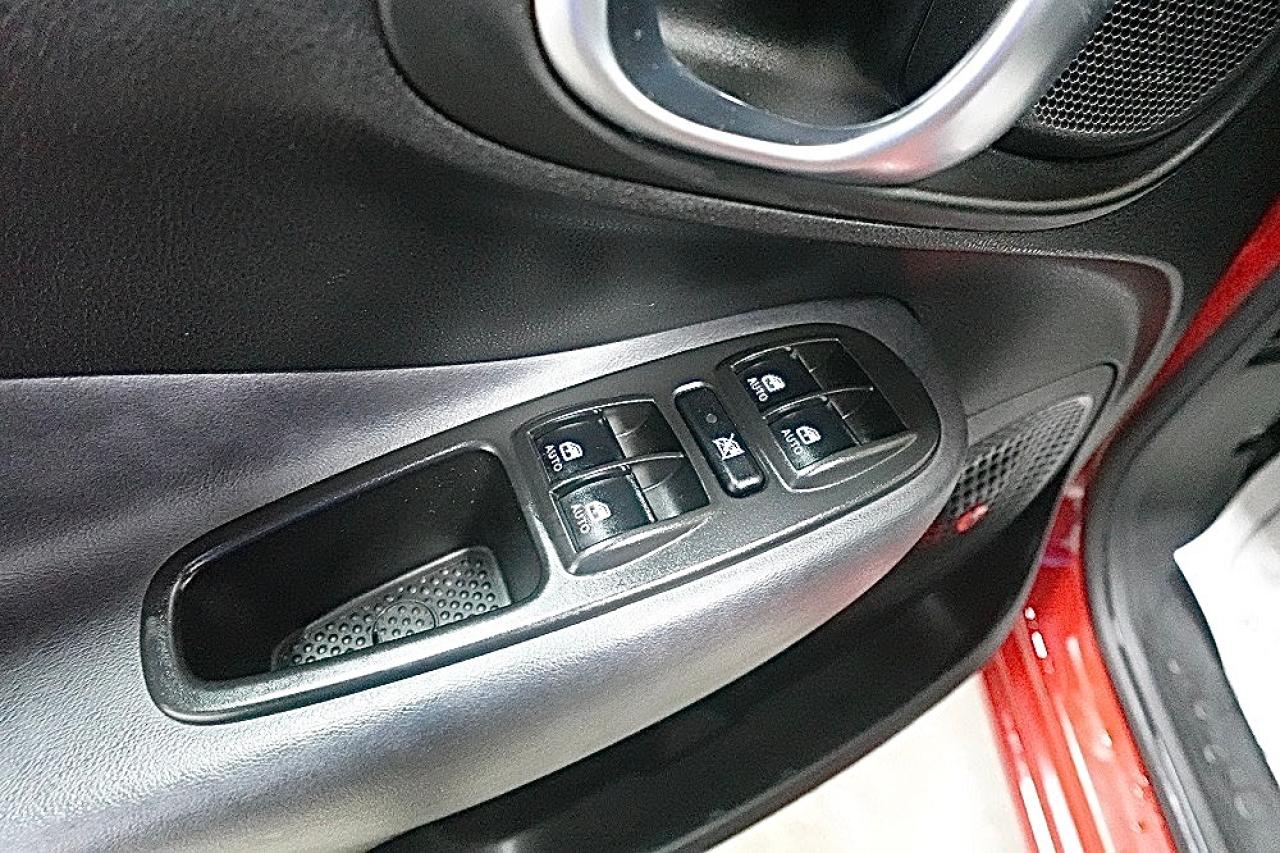 2014 Fiat 500L LOUNGE,LOW KM,NO ACCIDENT.PANO ROOF,NAVI,ONE OWNER Photo