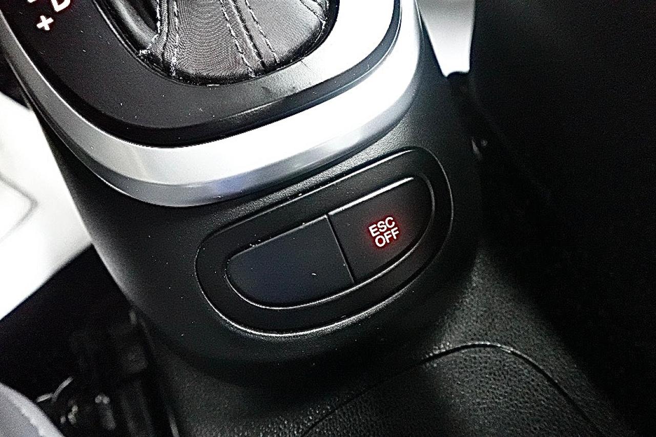 2014 Fiat 500L LOUNGE,LOW KM,NO ACCIDENT.PANO ROOF,NAVI,ONE OWNER Photo