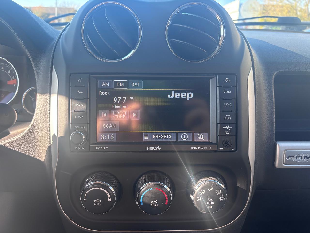 2014 Jeep Compass 4WD NORTH LOW KMS! - Photo #19