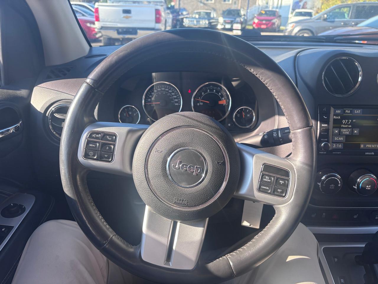 2014 Jeep Compass 4WD NORTH LOW KMS! - Photo #17