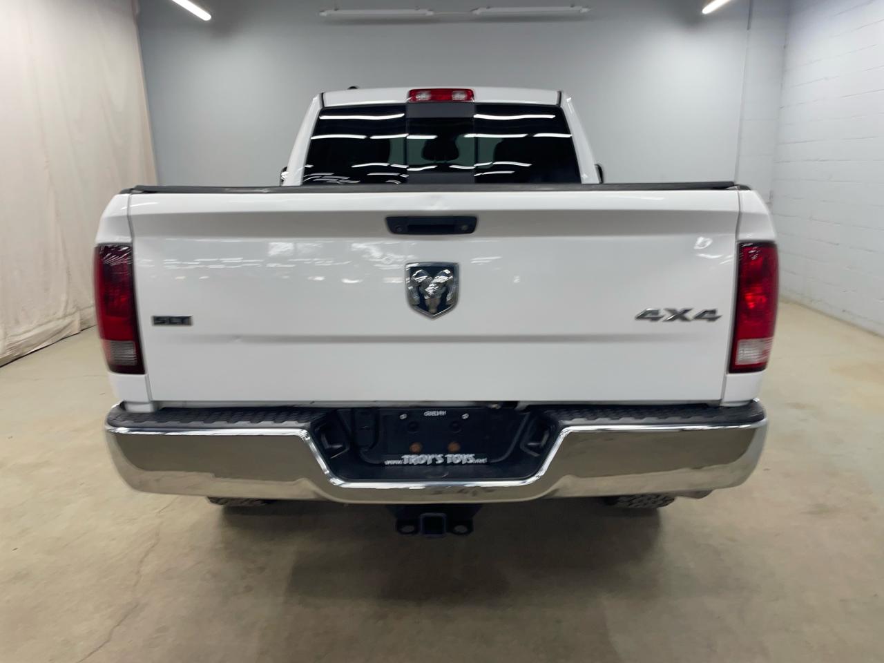 2015 RAM 1500 SLT Photo24