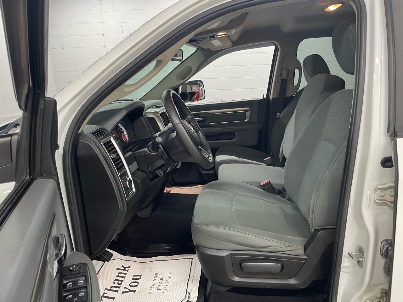 2015 RAM 1500 SLT Photo36