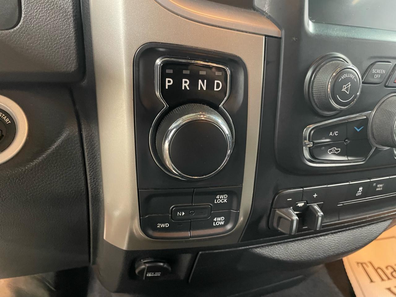 2015 RAM 1500 SLT Photo31